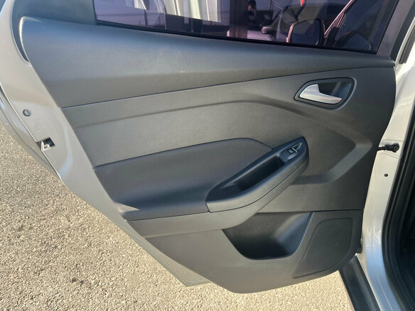 2018 Ford Focus III Рестайлинг, серебристый, 1190000 рублей - вид 12