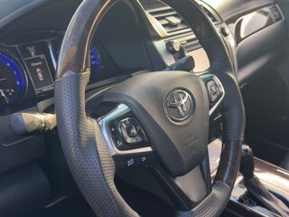 2017 Toyota Camry VII (XV50) Рестайлинг 2, белый, 1700000 рублей, вид 4