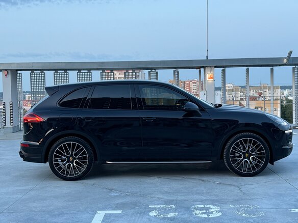 2015 Porsche Cayenne II Рестайлинг (958), чёрный, 3100000 рублей - вид 1