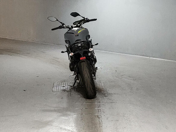 2017 Yamaha MT-09 (FZ-09), серый, 940000 рублей - вид 3