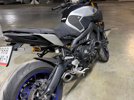 2019 Yamaha MT-09 (FZ-09), серебристый, 700000 рублей, вид 3
