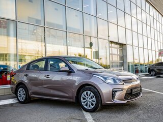2018 Kia Rio IV, коричневый, 1148000 рублей, вид 1