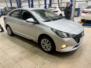 2021 Hyundai Solaris II Рестайлинг, серебристый, 1499000 рублей, вид 2