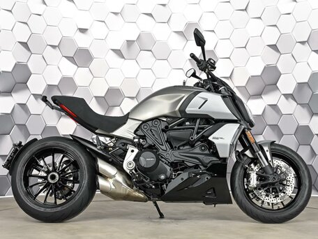 2020 Ducati Diavel 1260, серый, 1525000 рублей, вид 3