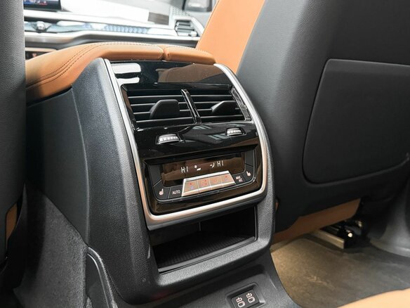 2025 BMW X7 40i I (G07) Рестайлинг, серый, 13999000 рублей - вид 18