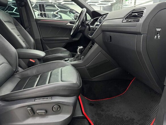 2021 Volkswagen Tiguan II Рестайлинг, белый, 4200000 рублей - вид 20