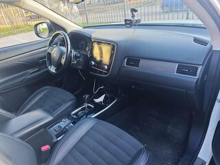 2022 Mitsubishi Outlander III Рестайлинг 3, белый, 2700000 рублей, вид 5
