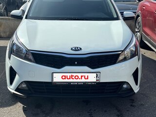 2020 Kia Rio IV Рестайлинг, белый, 1395000 рублей, вид 3