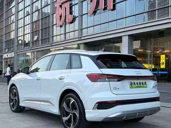 2025 Audi Q4 e-tron 40 I, белый - вид 6