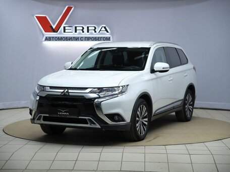 2019 Mitsubishi Outlander III Рестайлинг 3, белый, 2050000 рублей, вид 1