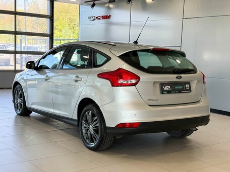 2015 Ford Focus III Рестайлинг, серебристый, 970000 рублей, вид 4