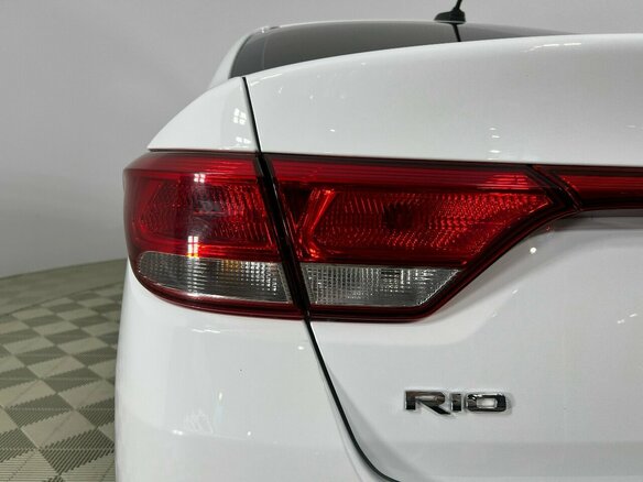 2020 Kia Rio IV, белый, 1332000 рублей - вид 9