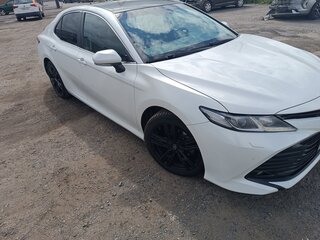 2020 Toyota Camry VIII (XV70), белый, 2550000 рублей, вид 2