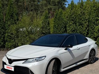 2020 Toyota Camry VIII (XV70), белый, 4350000 рублей, вид 2
