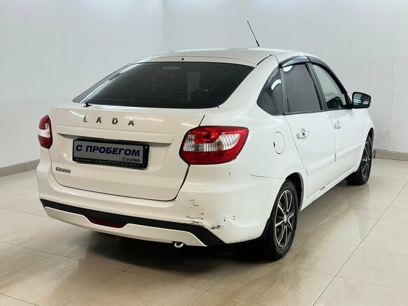 2018 Lada (ВАЗ) Granta I Рестайлинг, белый, 470000 рублей - вид 3