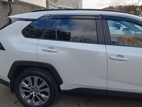 2021 Toyota RAV4 V (XA50), белый, 5700000 рублей, вид 4