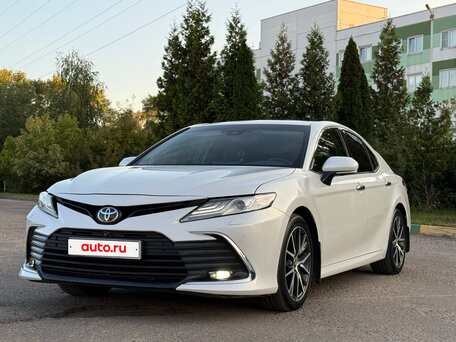 2021 Toyota Camry VIII (XV70) Рестайлинг, белый, 2850000 рублей, вид 2