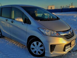 2015 Honda Freed I Рестайлинг 2, серебристый, 1270000 рублей, вид 1