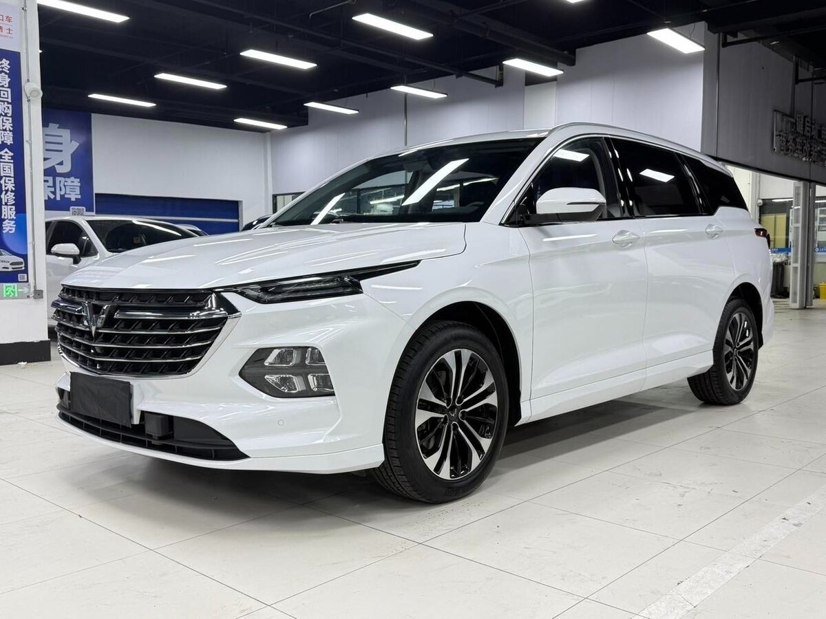 Открыть фотографии: Wuling Victory