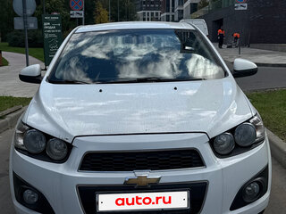 2015 Chevrolet Aveo II, белый, 650000 рублей, вид 1