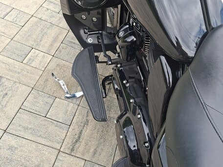 2020 Harley-Davidson Road Glide, чёрный, 1935830 рублей, вид 4