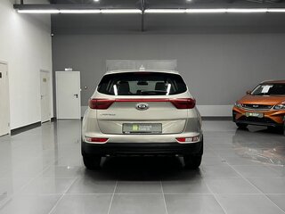 2017 Kia Sportage IV, серебристый, 1790000 рублей, вид 4