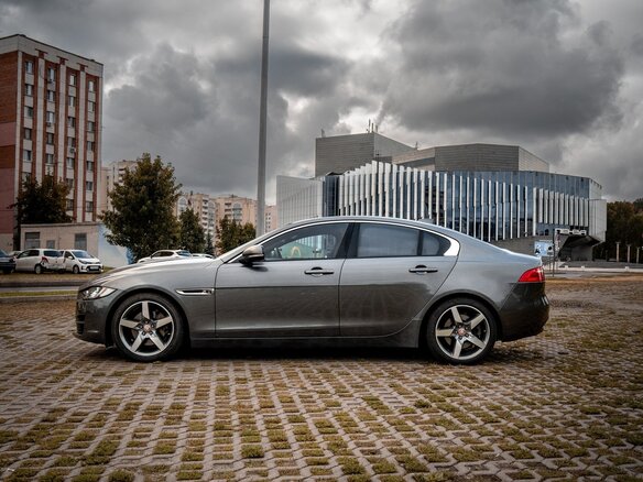 2016 Jaguar XE EcoBoost I, серый, 1399000 рублей - вид 5