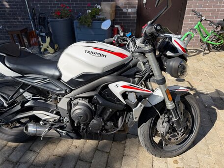 2020 Triumph Street Triple, белый, 670000 рублей, вид 1
