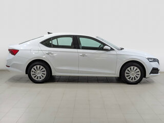 2021 Skoda Octavia IV (A8), белый, 2355000 рублей, вид 4