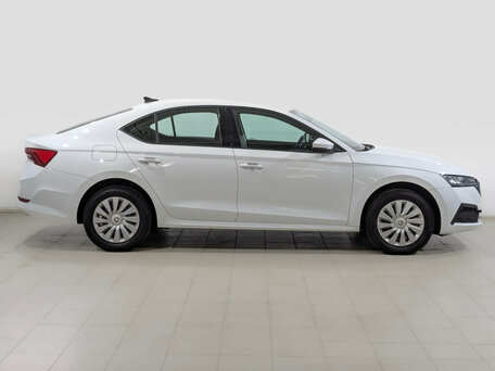 2021 Skoda Octavia IV (A8), белый, 2110000 рублей, вид 4