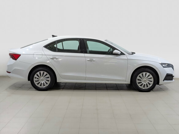 2021 Skoda Octavia IV (A8), белый, 2060000 рублей - вид 3
