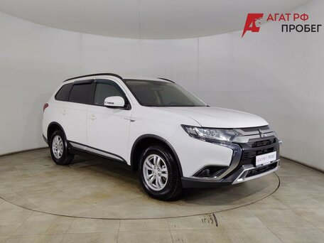 2019 Mitsubishi Outlander III Рестайлинг 3, белый, 2044000 рублей, вид 3