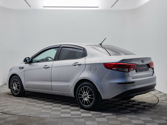 2016 Kia Rio III Рестайлинг, серебристый - вид 2
