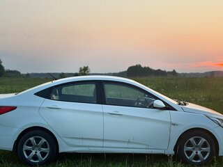 2016 Hyundai Solaris I Рестайлинг, белый, 650000 рублей, вид 5