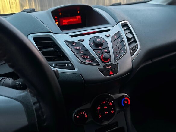 2009 Ford Fiesta Mk6, серебристый - вид 3