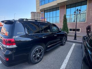 2018 Toyota Land Cruiser 200 Series Рестайлинг 2, чёрный, 5500000 рублей, вид 3