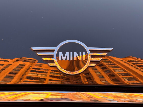 2020 Mini Hatch Cooper III (F55/F56) Рестайлинг, чёрный, 2949000 рублей - вид 9