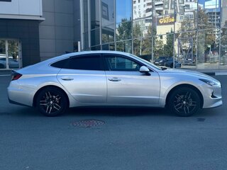 2020 Hyundai Sonata VIII (DN8), серебристый, 2245000 рублей, вид 4