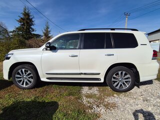 2020 Toyota Land Cruiser 200 Series Рестайлинг 2, белый, 8200000 рублей, вид 4