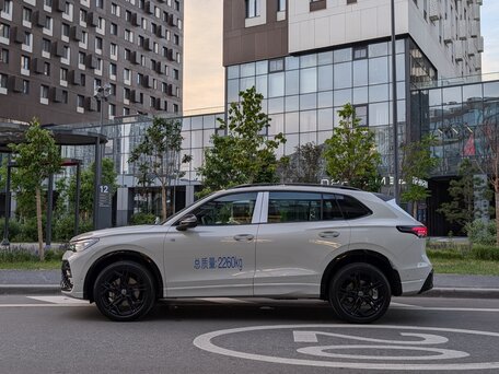 2026 Volkswagen Tiguan L Pro III (China Market), серый, 4700000 рублей, вид 4