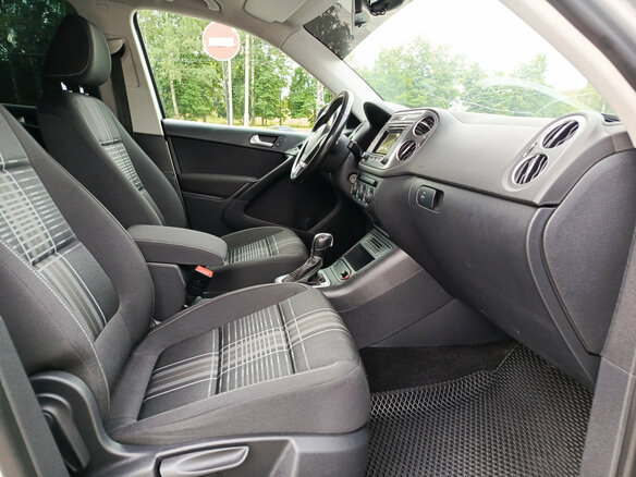 2016 Volkswagen Tiguan I Рестайлинг, серебристый - вид 10