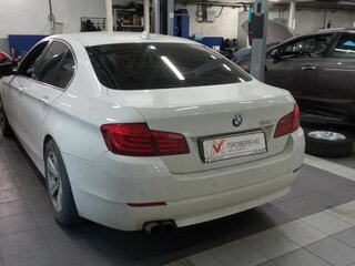 2013 BMW 5 серии 520i VI (F10/F11/F07), белый, 1716000 рублей, вид 4