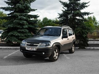 2010 Chevrolet Niva I Рестайлинг, серебристый, 444000 рублей, вид 3