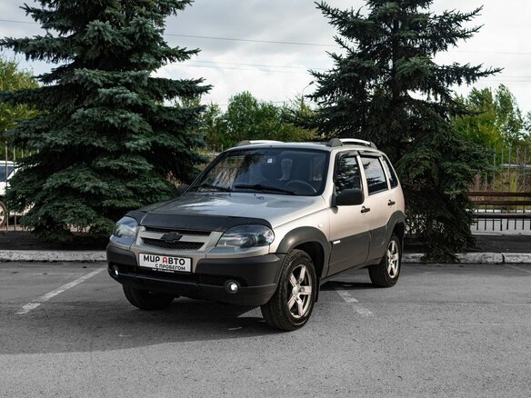 2010 Chevrolet Niva I Рестайлинг, серебристый, 444000 рублей - вид 2