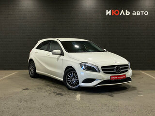 2014 Mercedes-Benz A-Класс 180 III (W176), белый, 1300000 рублей, вид 3