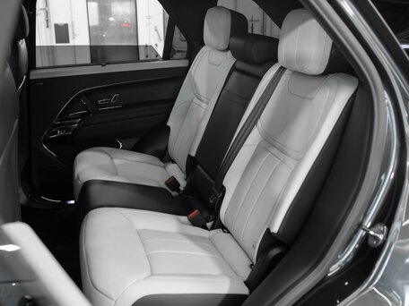 2026 Land Rover Range Rover Sport D300 MHEV III, серый, 17300000 рублей, вид 3
