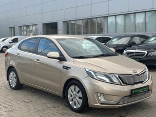 2014 Kia Rio 6-speed III, бежевый, 900000 рублей, вид 2