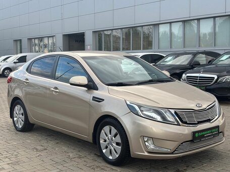 2014 Kia Rio 6-speed III, бежевый, 950000 рублей, вид 2