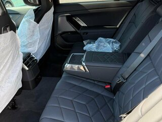 2026 BMW 7 серии 740 xDrive VII (G70) Рестайлинг, чёрный, 25739000 рублей, вид 4