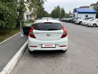 2015 Hyundai Solaris I Рестайлинг, белый, 800000 рублей, вид 4